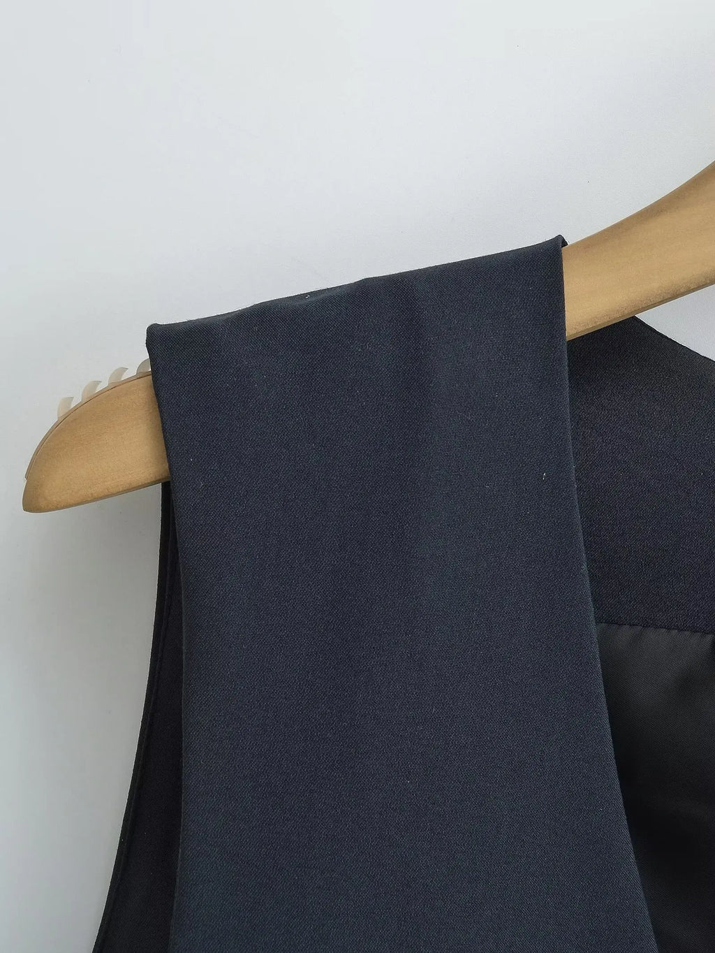 TRAFZA Casual Office Lady Blazer Women Solid V Neck Pockets Sleeveless Single Breasted Long Jacket Fashion 2024 Spring Coats