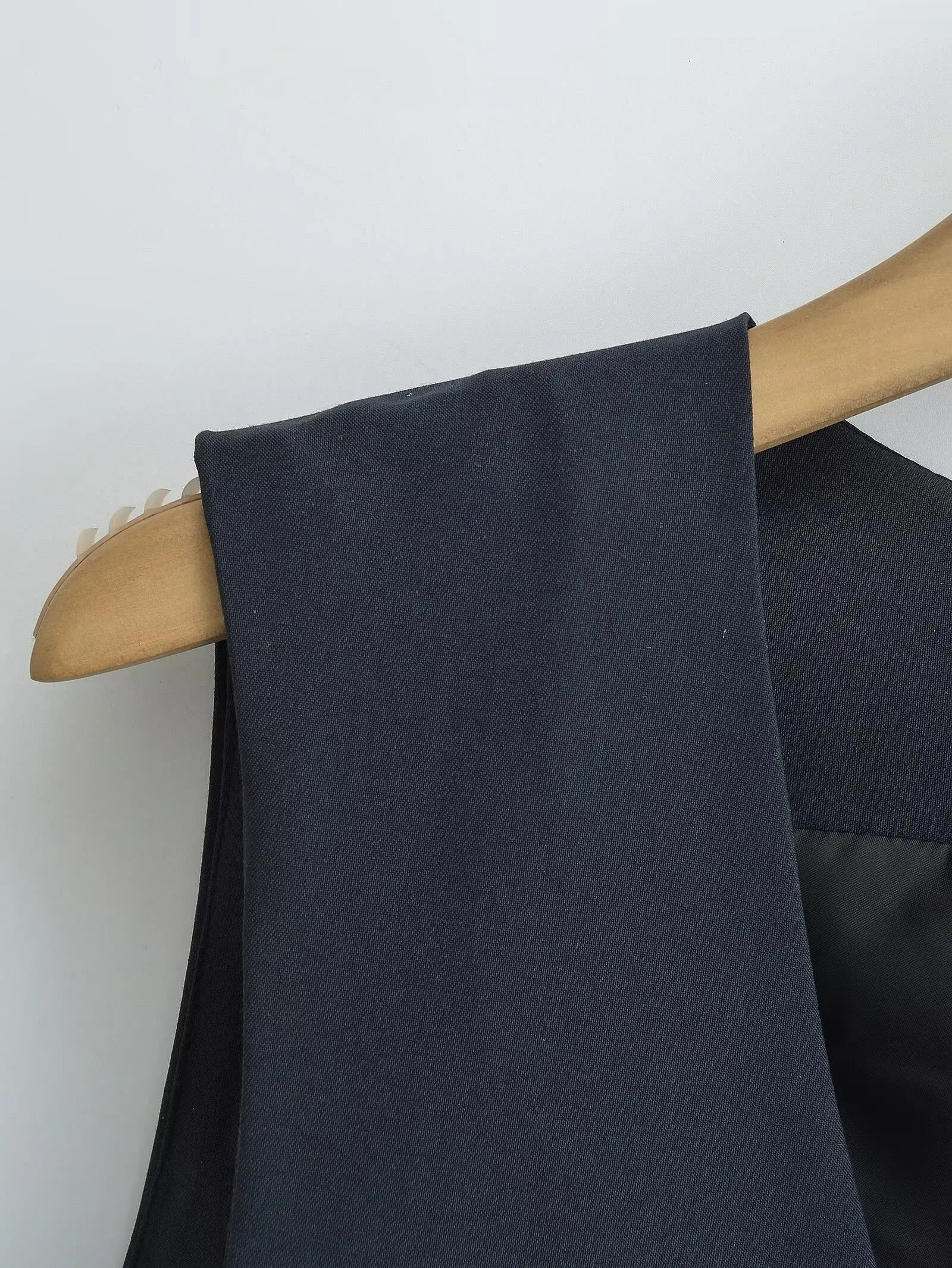 TRAFZA Casual Office Lady Blazer Women Solid V Neck Pockets Sleeveless Single Breasted Long Jacket Fashion 2024 Spring Coats