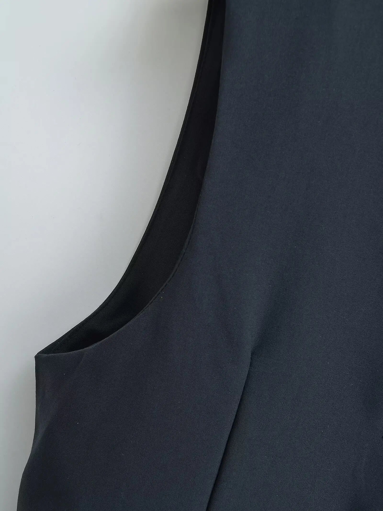 TRAFZA Casual Office Lady Blazer Women Solid V Neck Pockets Sleeveless Single Breasted Long Jacket Fashion 2024 Spring Coats